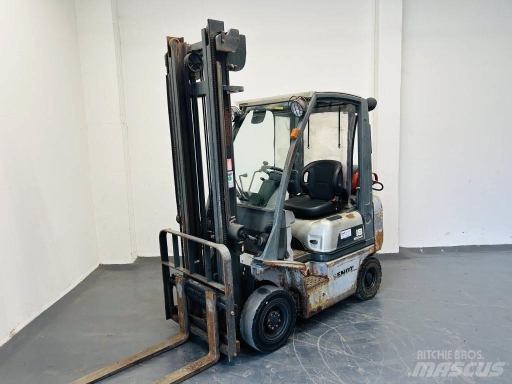 Nissan PD01A18PQ Gasolmotviktstruckar