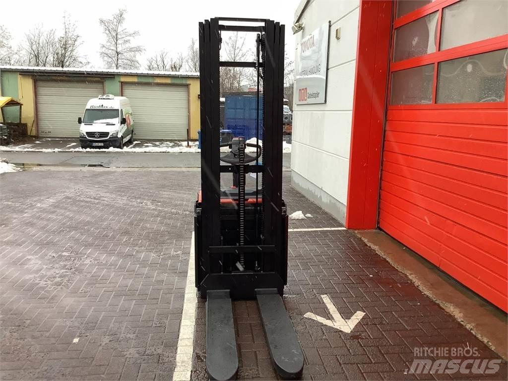 Toyota SWE140L Staplare-led
