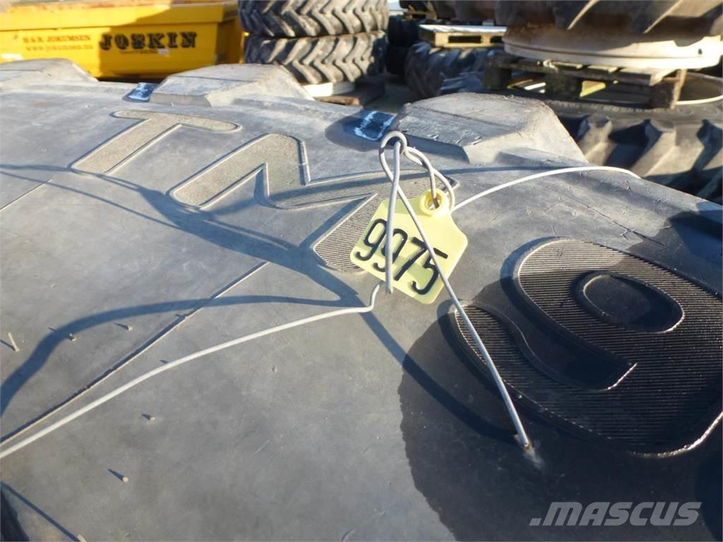  650/85X38 Däck, hjul och fälgar