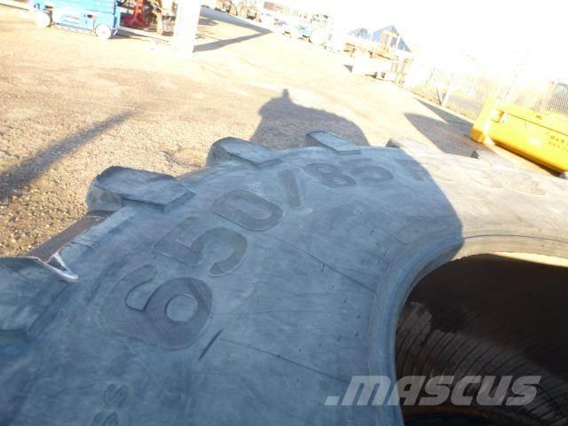  650/85X38 Däck, hjul och fälgar