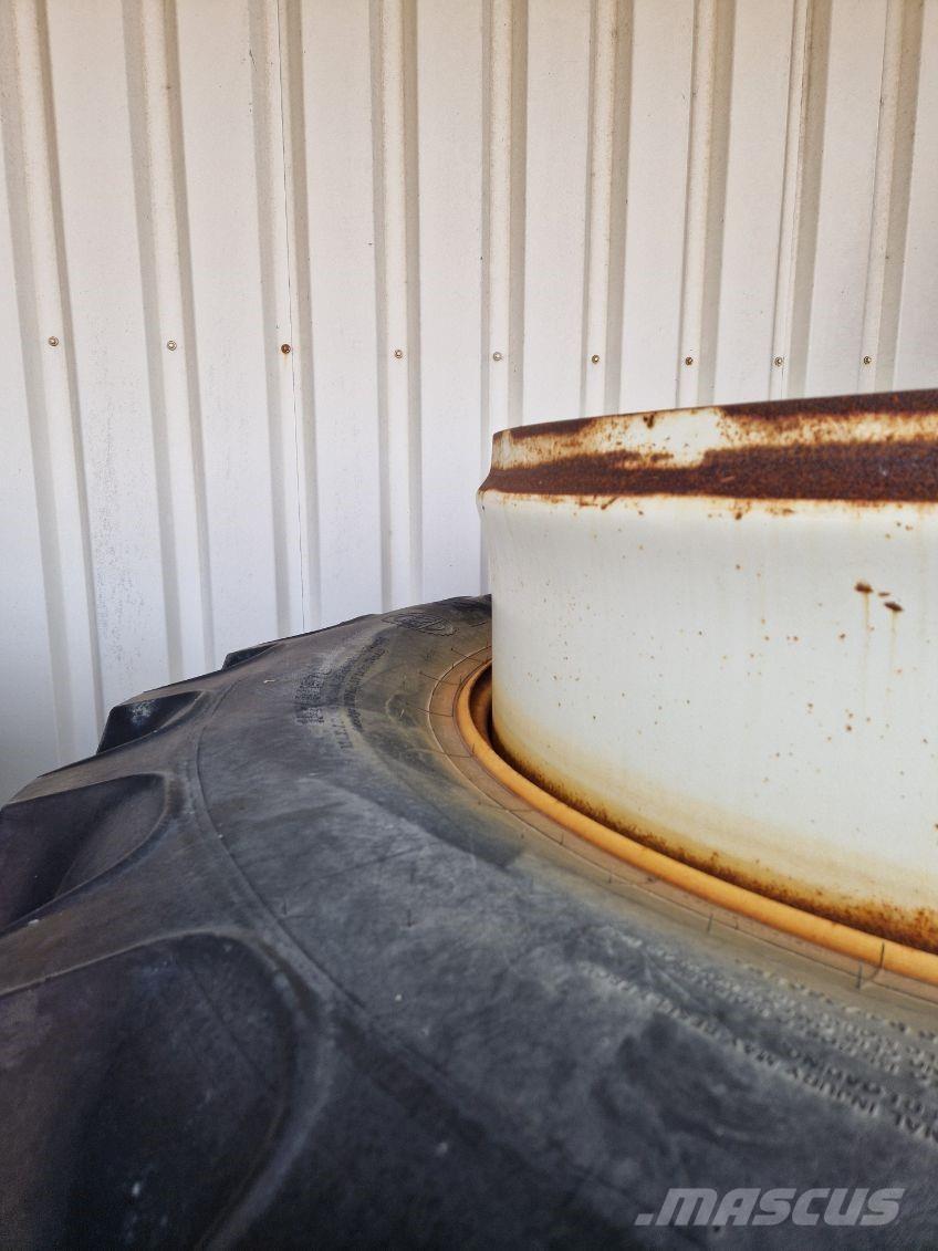 BKT 520/85R42 Däck, hjul och fälgar