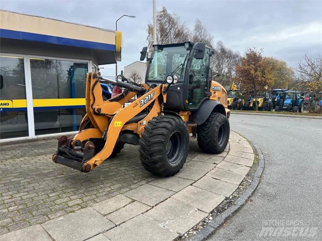 CASE 321F Hjullastare