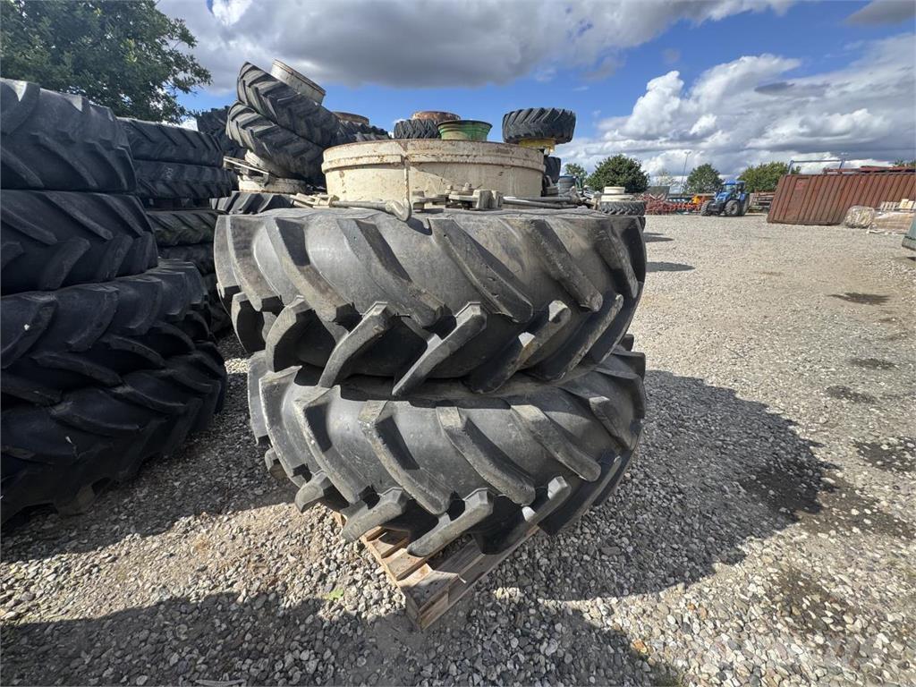 Datho 20.8R38 Däck, hjul och fälgar