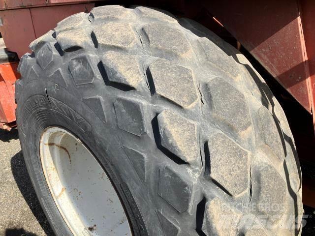 Hesston 4900 Fyrkantspressar