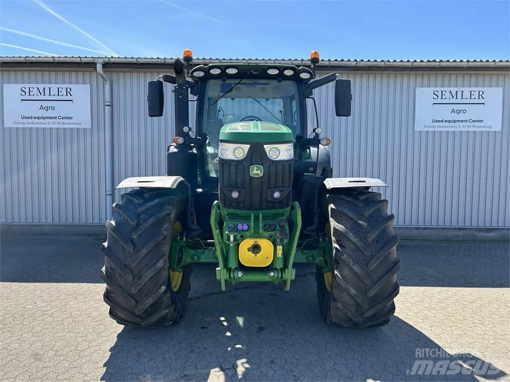 John Deere 6215R Traktorer