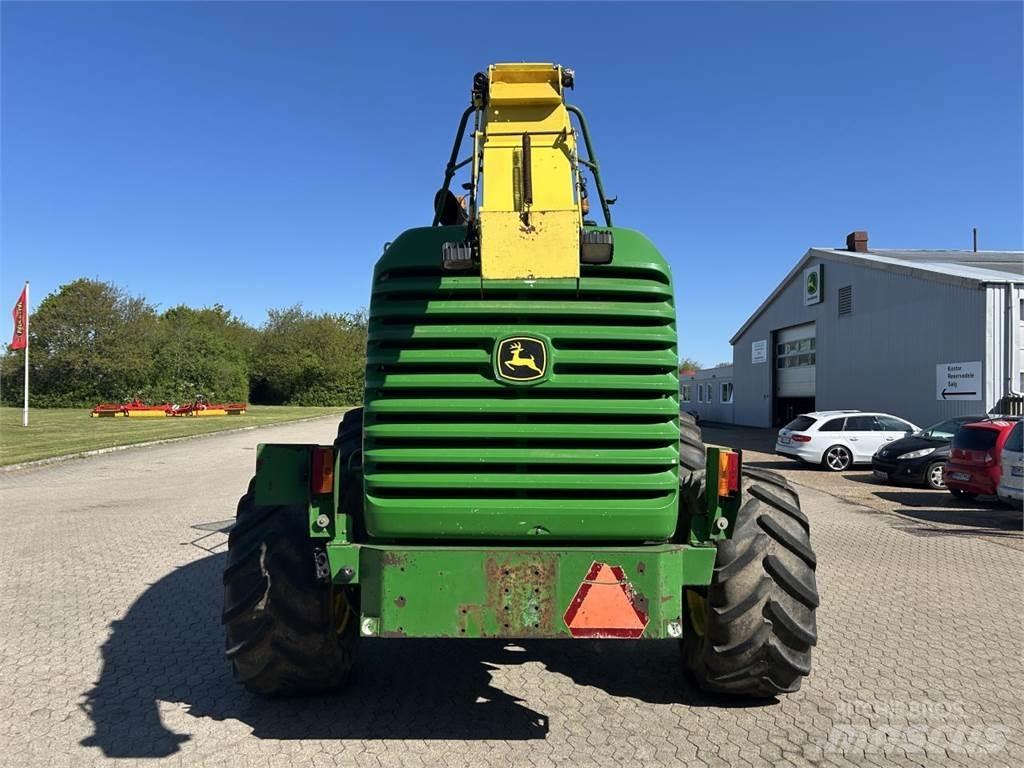John Deere 7400 Fälthackar