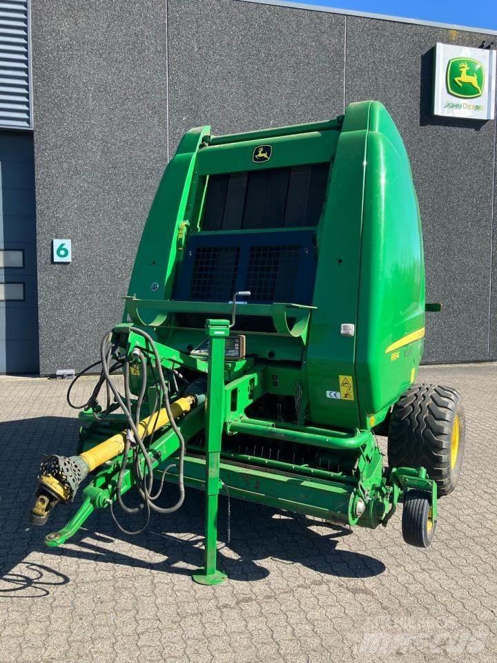 John Deere 864 Rundbalspressar