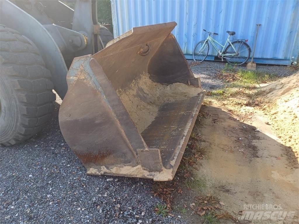 Komatsu WA270 Hjullastare