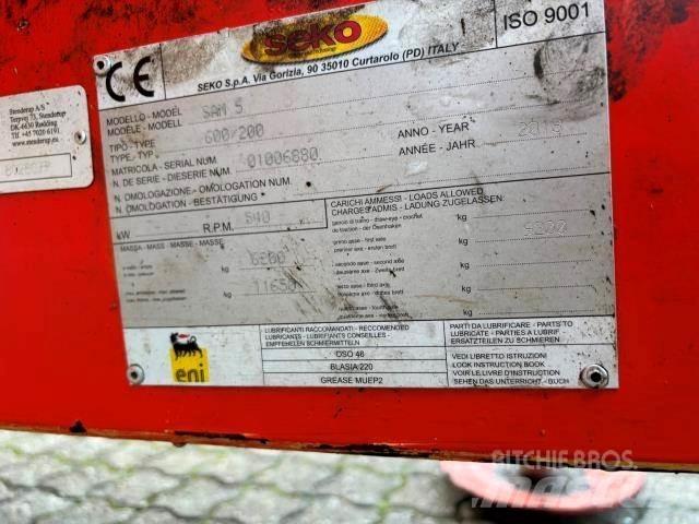 Seko 600/200 Fodervagnar