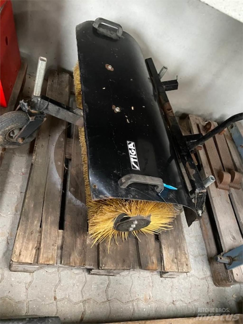 Stiga KOST 85CM Kompakttraktorer