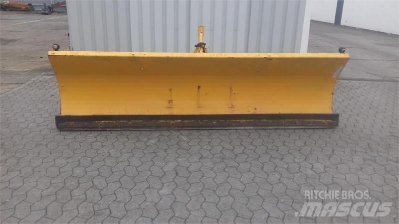  - - - 2.5 MTR Snöblad och plogar