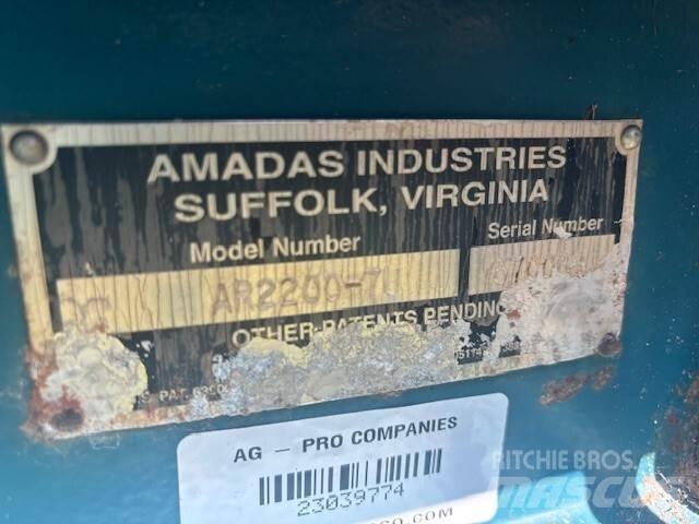 Amadas AR2200 Skördetröskor