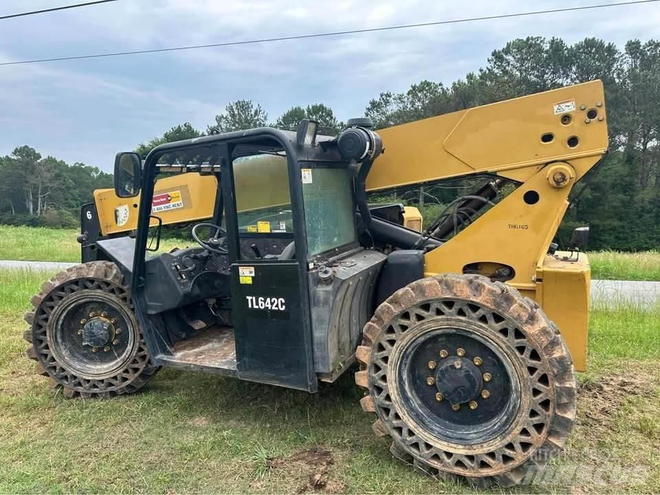 CAT TL642C Teleskoplastare