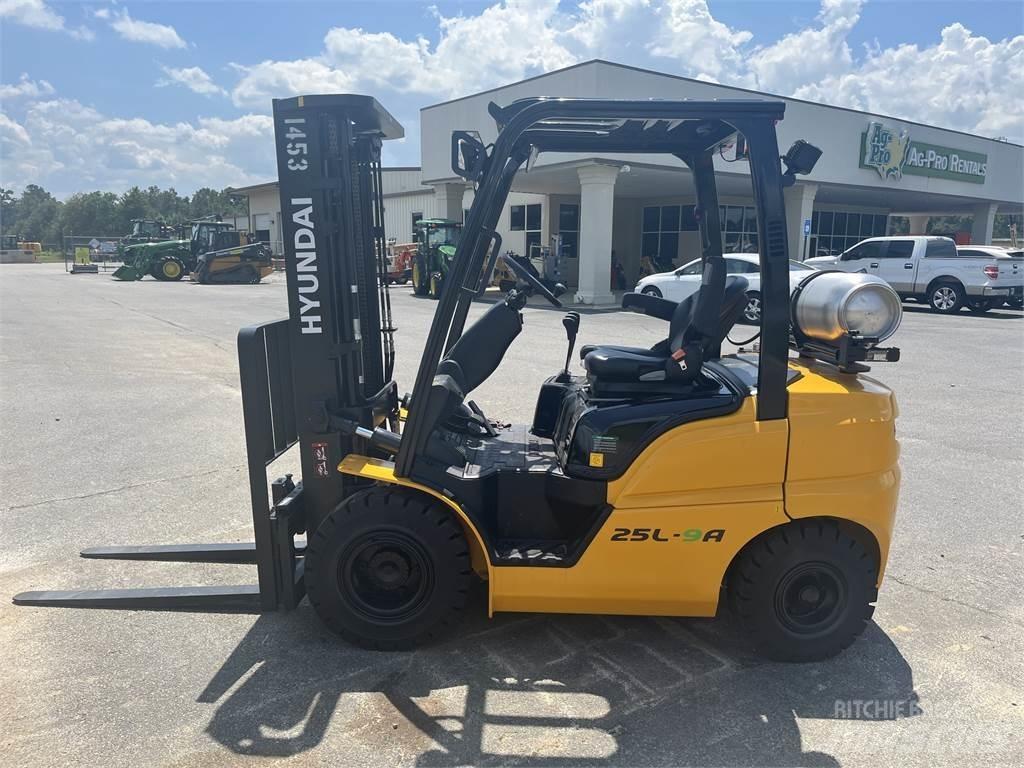 Hyundai 25L-9A Övriga motviktstruckar