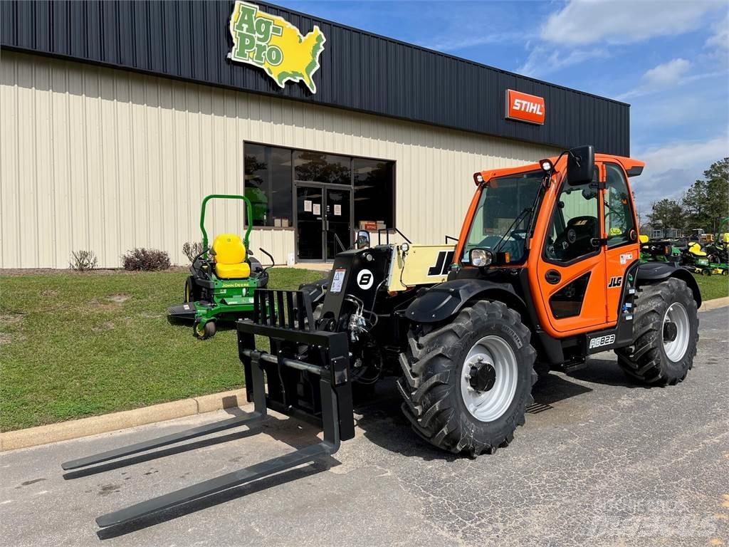 JLG 823 Teleskoplastare