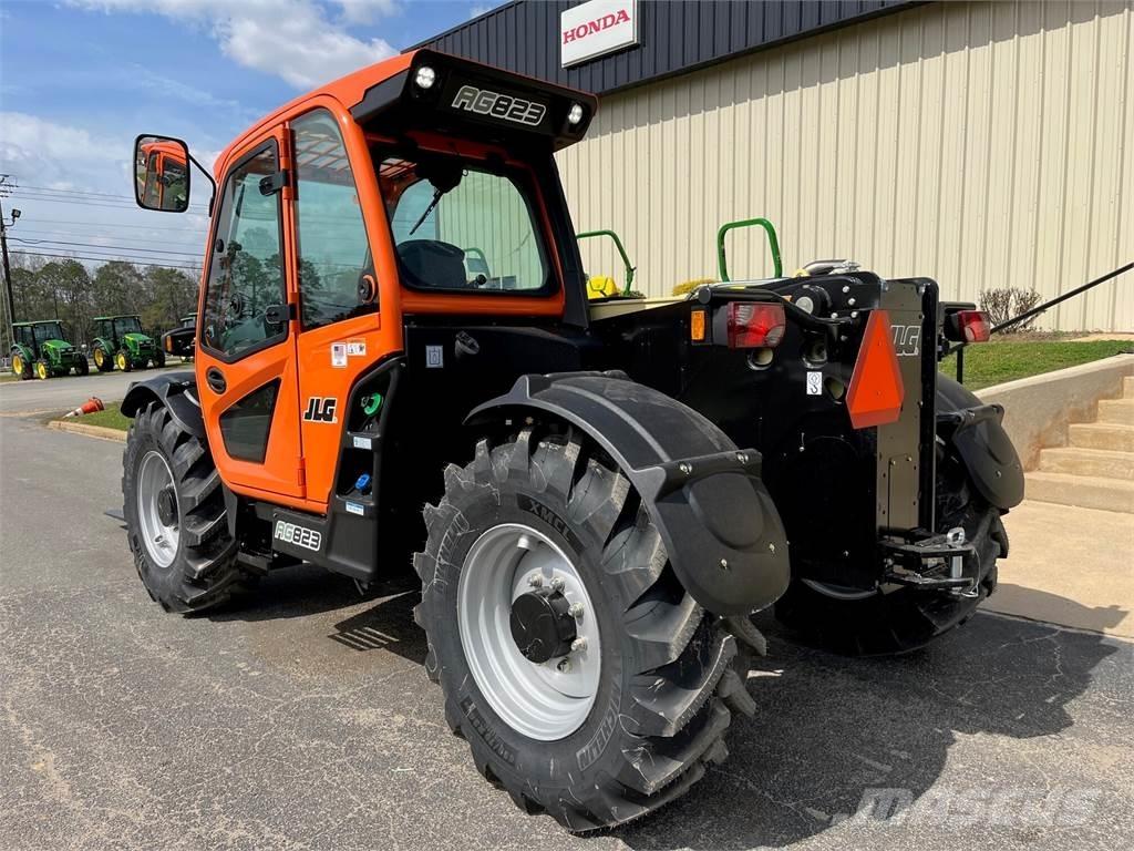 JLG 823 Teleskoplastare