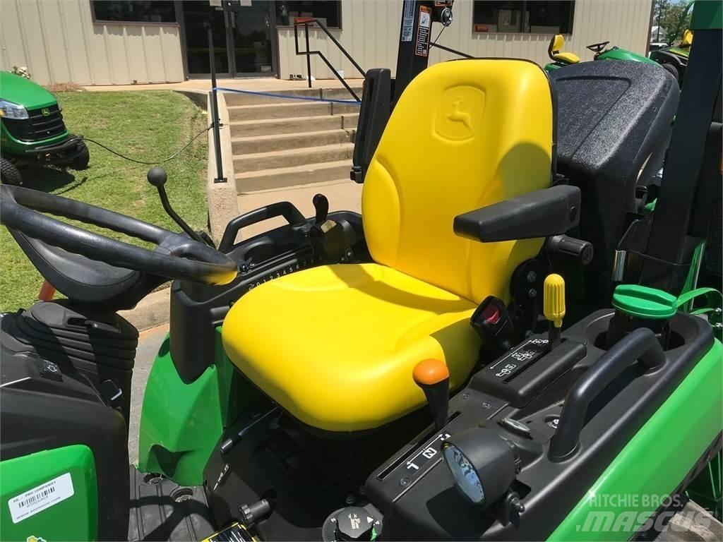 John Deere 2025R Kompakttraktorer