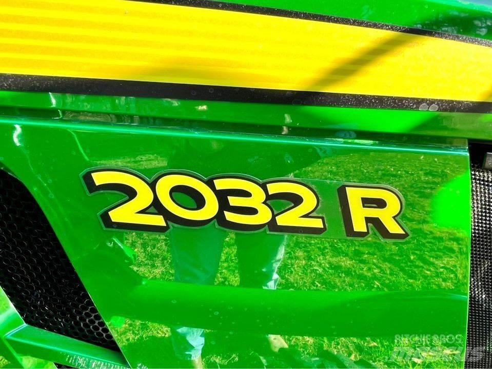 John Deere 2032R Kompakttraktorer