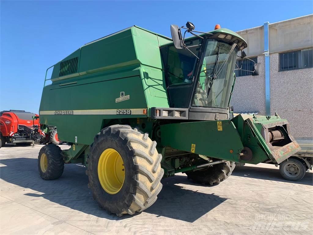 John Deere 2258 Skördetröskor