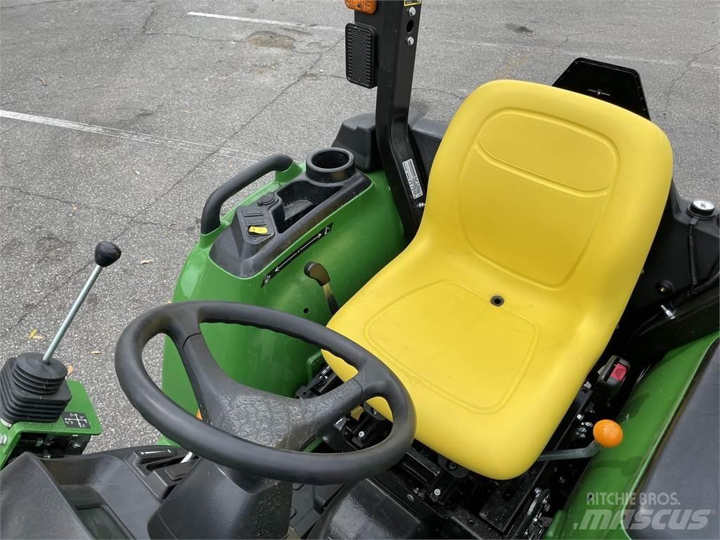 John Deere 3032E Kompakttraktorer
