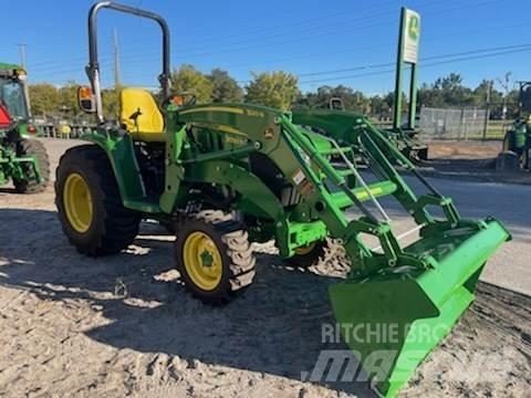 John Deere 3033R Kompakttraktorer