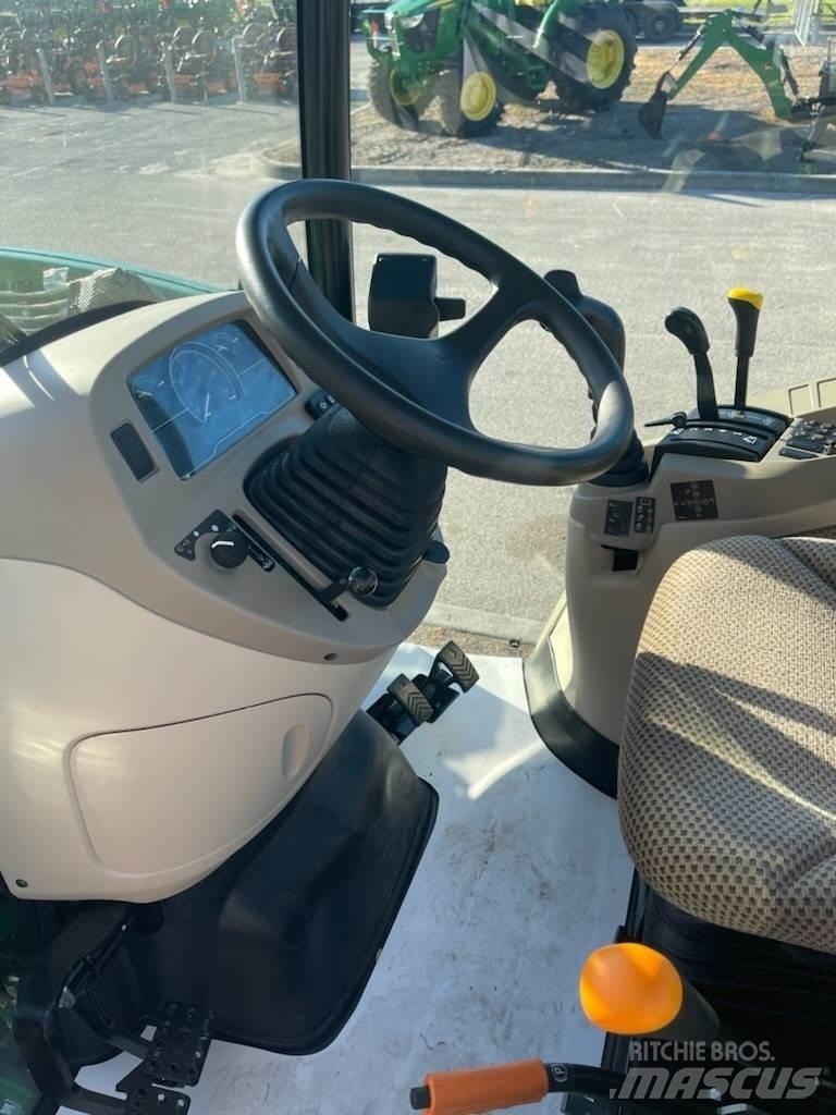 John Deere 3046R Traktorer