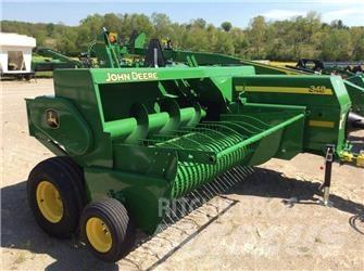 John Deere 348 Fyrkantspressar