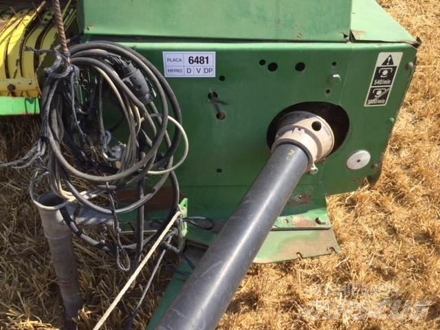 John Deere 349 Fyrkantspressar