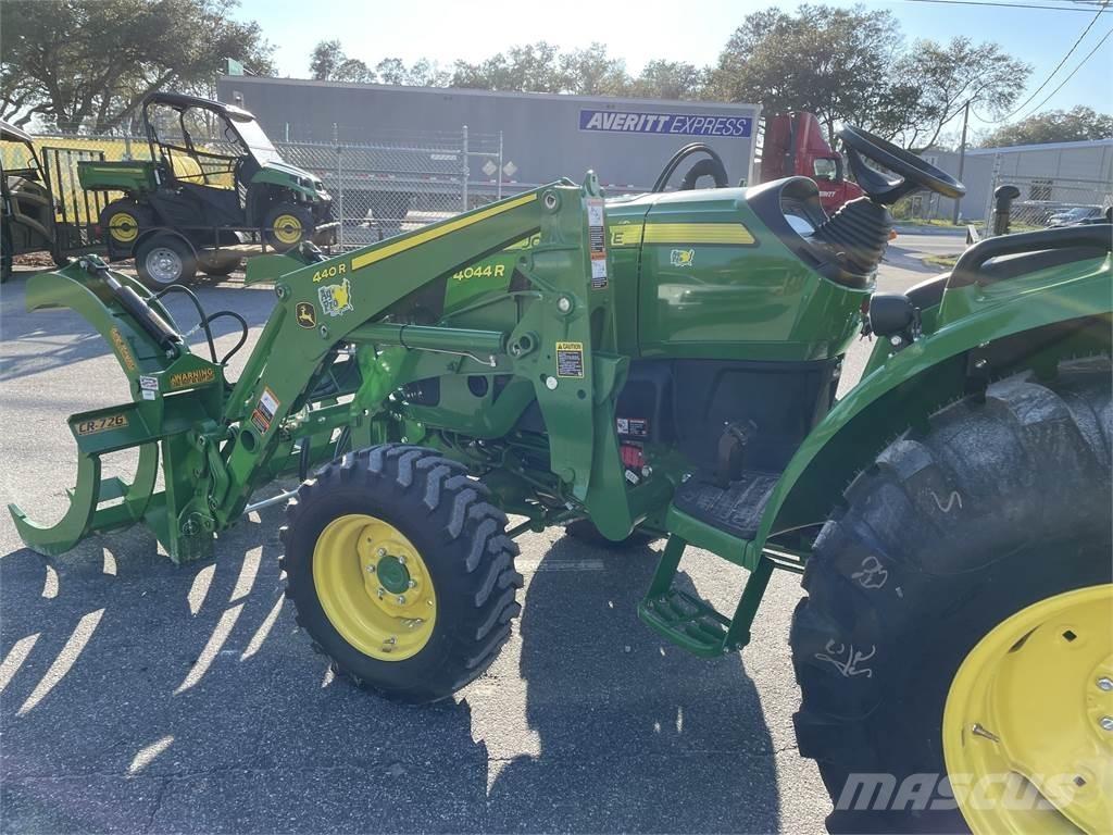John Deere 4044R Traktorer