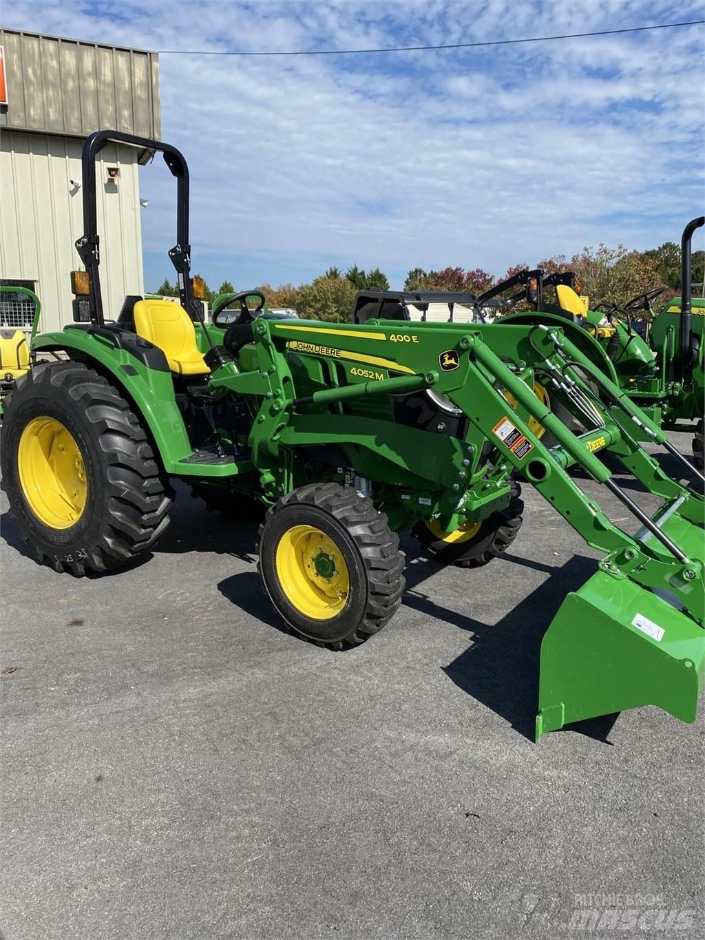 John Deere 4052M Traktorer