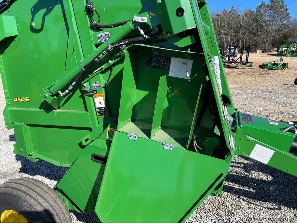 John Deere 450E Rundbalspressar