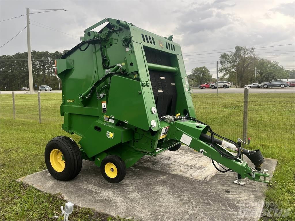 John Deere 450E Rundbalspressar