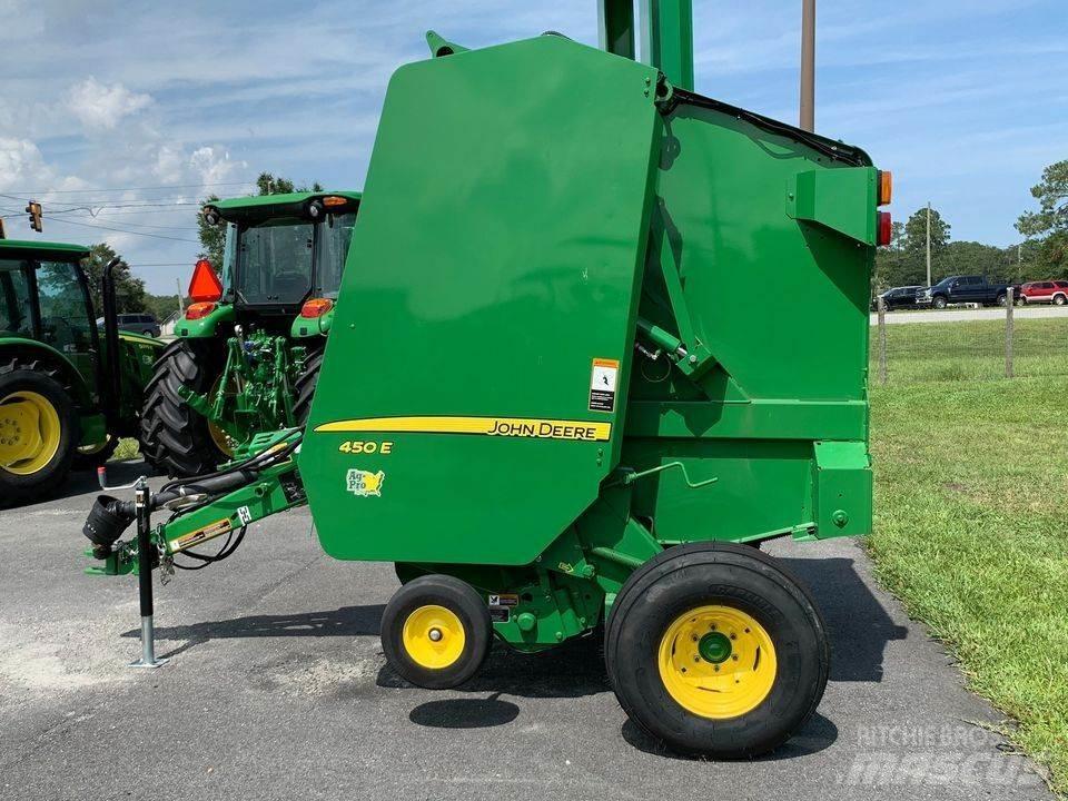 John Deere 450E Rundbalspressar