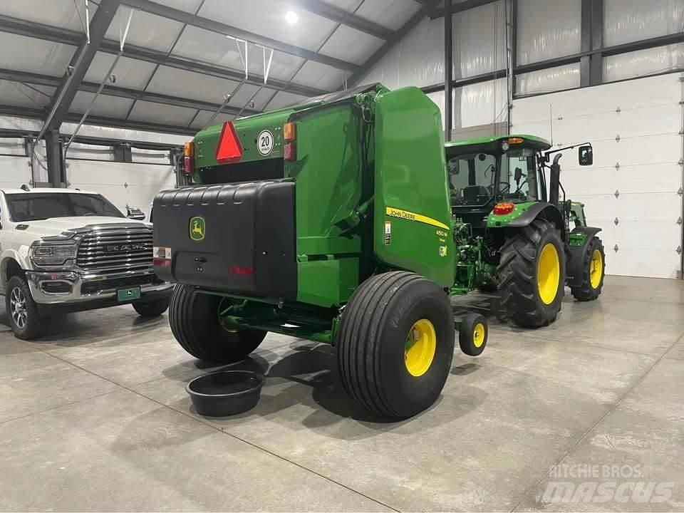 John Deere 450M Rundbalspressar