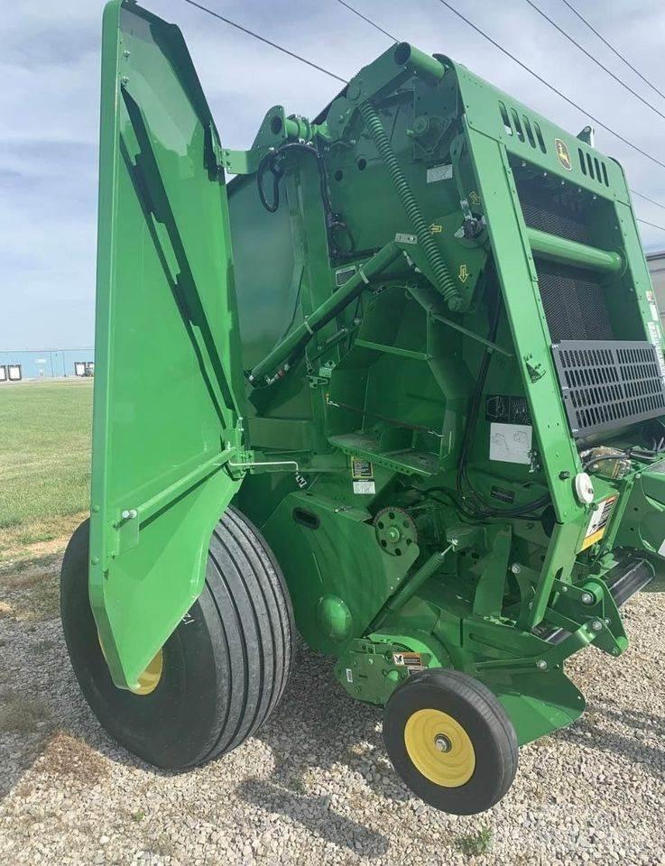 John Deere 450M Rundbalspressar