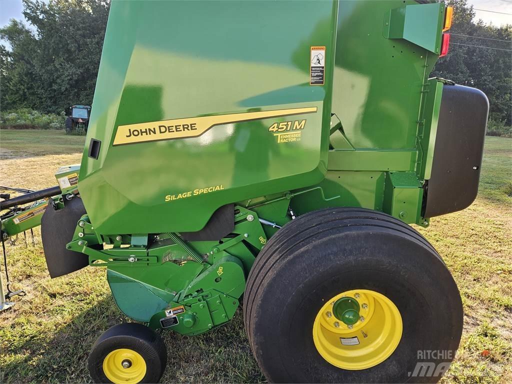 John Deere 451M Rundbalspressar