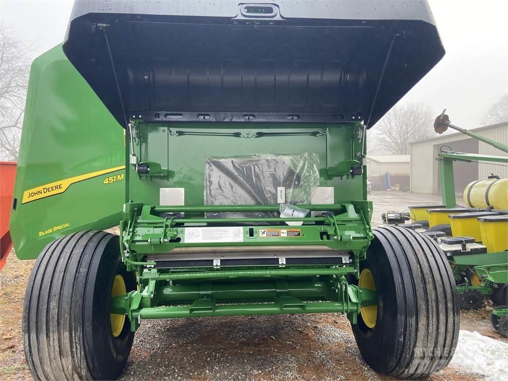John Deere 451M Rundbalspressar