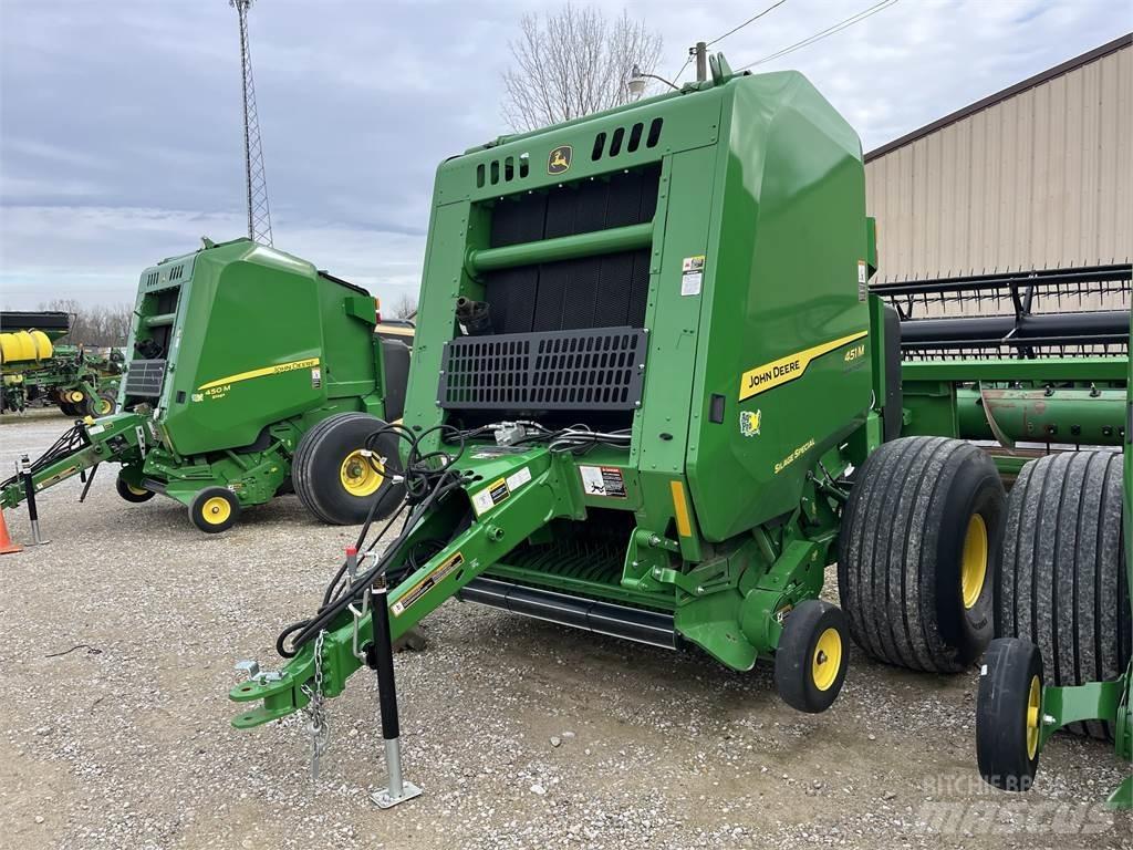 John Deere 451M Rundbalspressar