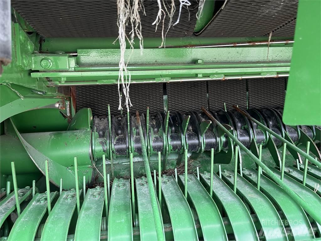 John Deere 451M Rundbalspressar