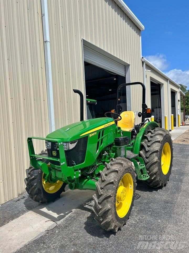 John Deere 5067E Traktorer