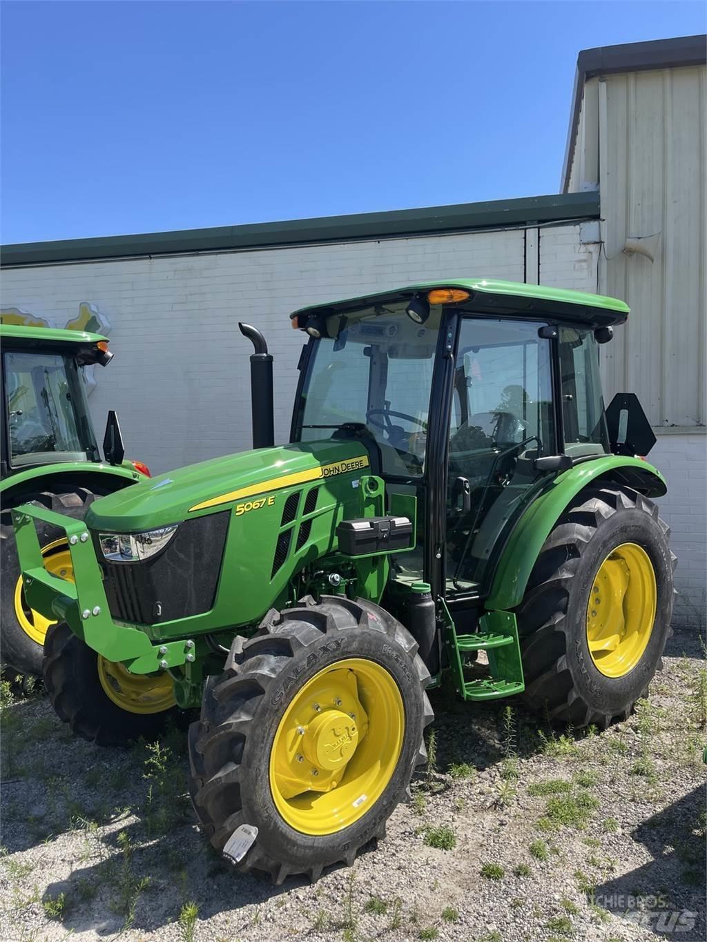 John Deere 5067E Traktorer