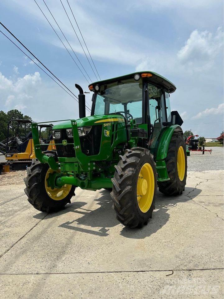 John Deere 5067E Traktorer