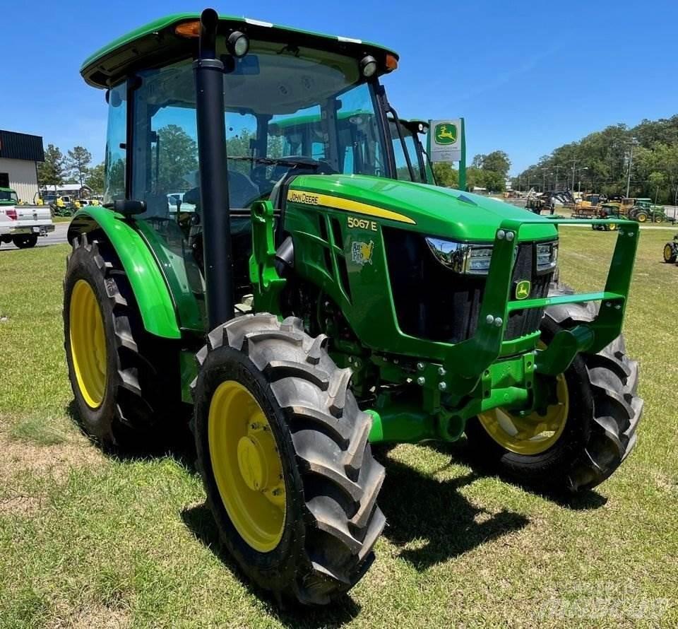 John Deere 5067E Traktorer