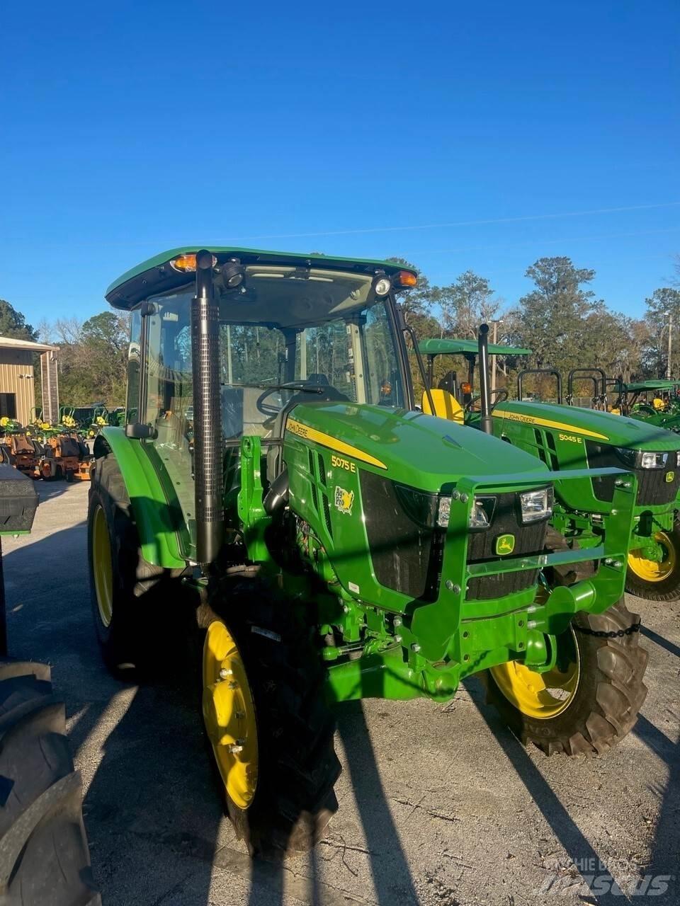 John Deere 5075E Traktorer