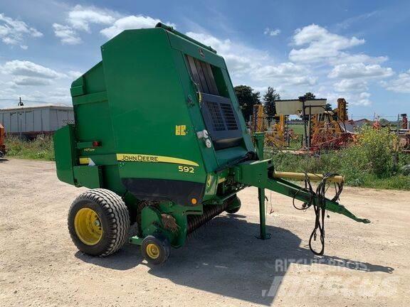 John Deere 592 Rundbalspressar