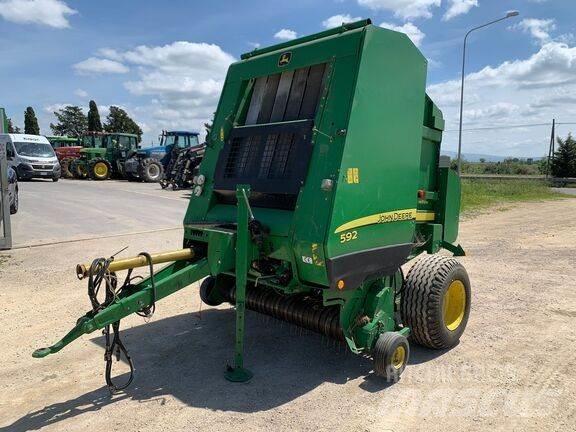 John Deere 592 Rundbalspressar