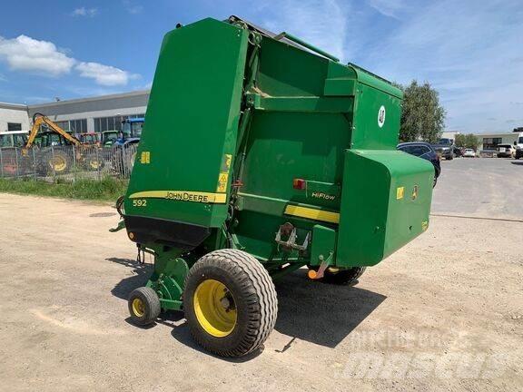 John Deere 592 Rundbalspressar