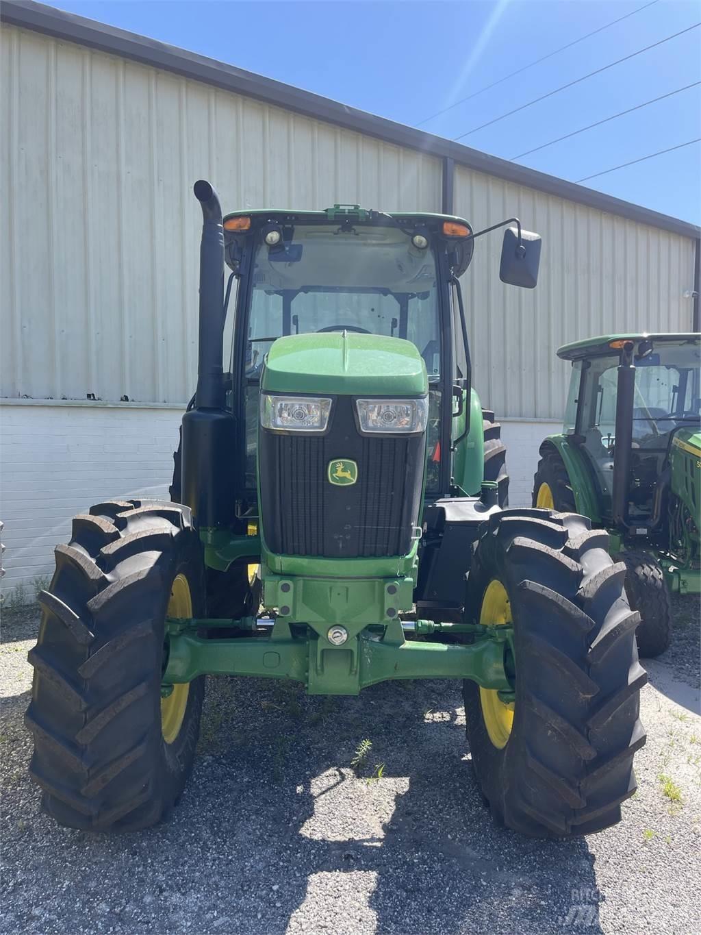 John Deere 6135E Traktorer