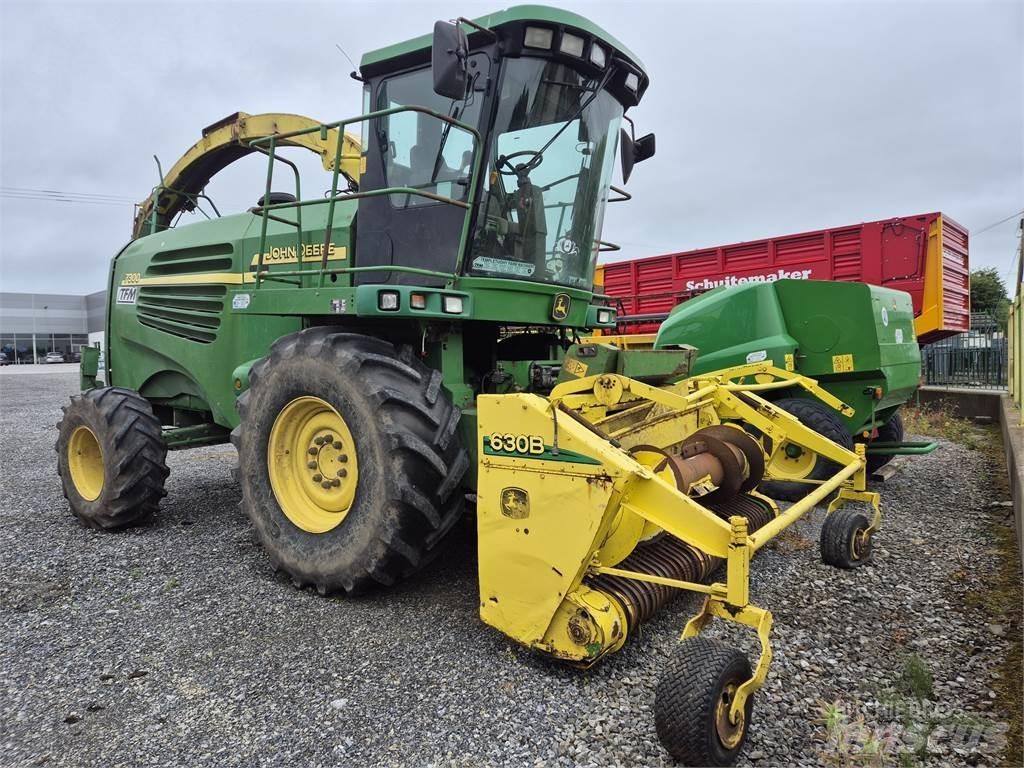 John Deere 7300 Fälthackar