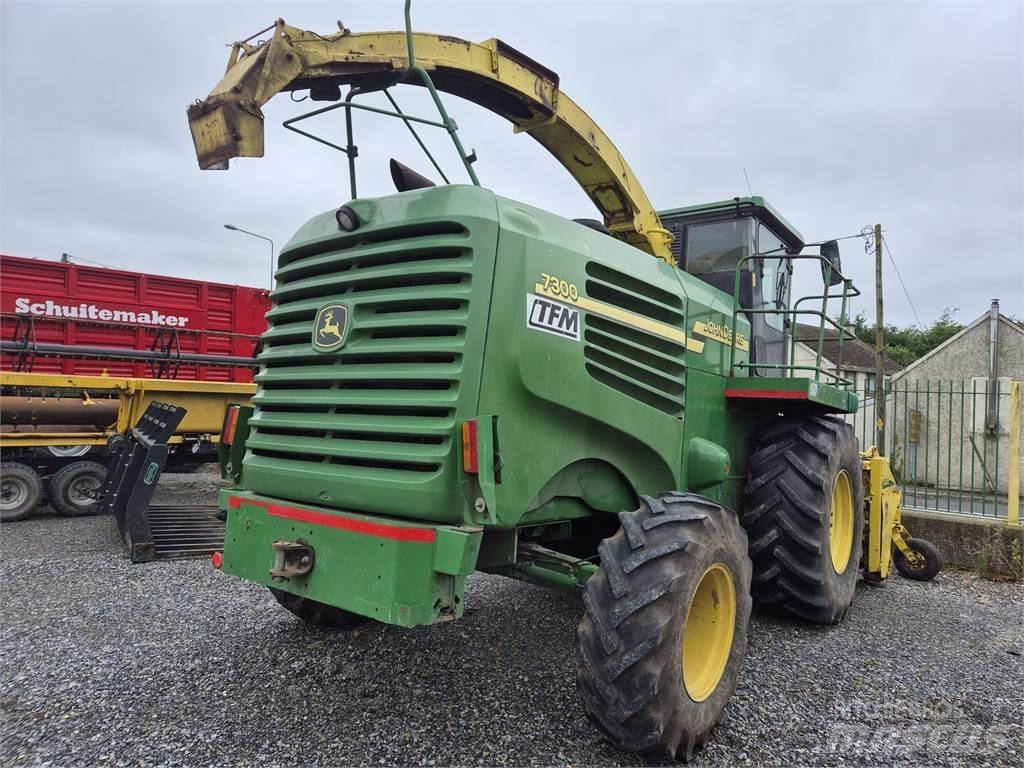 John Deere 7300 Fälthackar